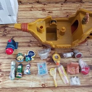 Vintage 2002 Veggietales Pirate Ship and Pirates From The "Jonah" Movie